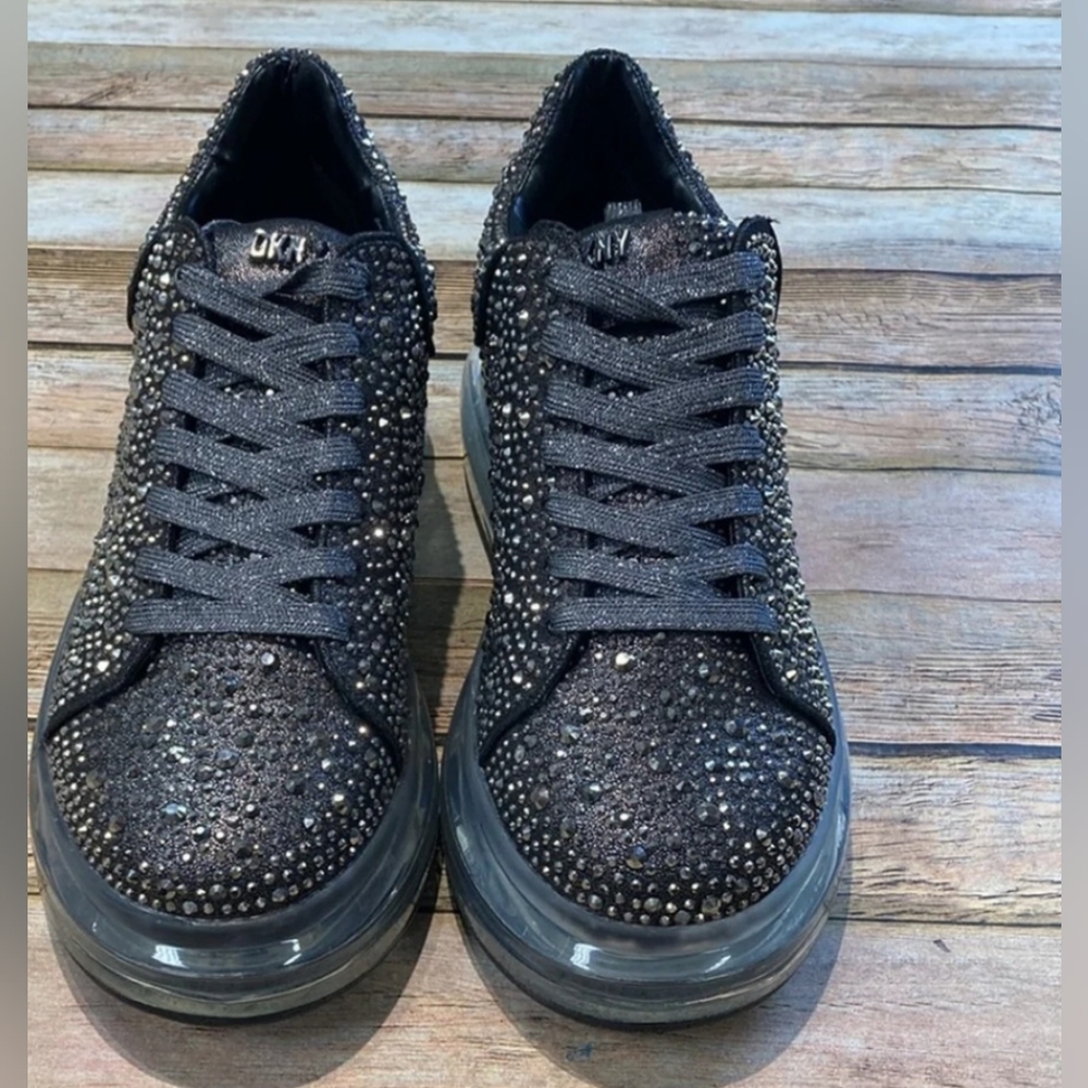 DKNY Women's Lightweight Slip-on Comfort Sneakers - Size 9 - Picture 1 of 3
